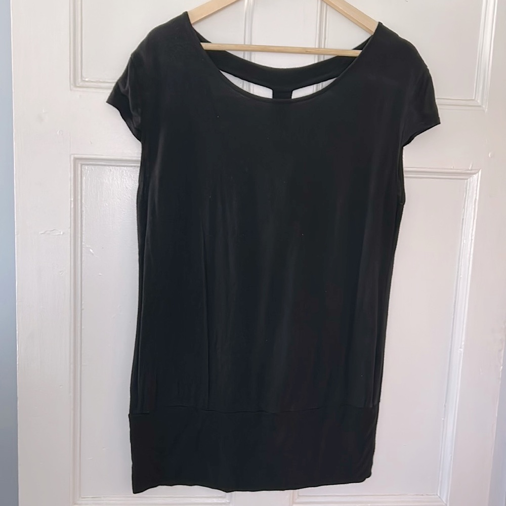 Cap sleeve, metal details on back, ladies, black top size XL